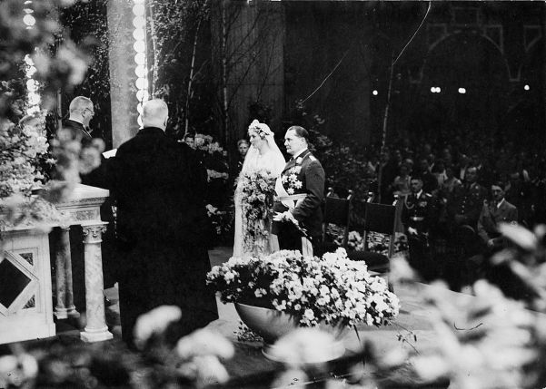 A prime example of garish vulgarity at its worst - the marriage of Hermann Göring to Emmy Sonnemann.
