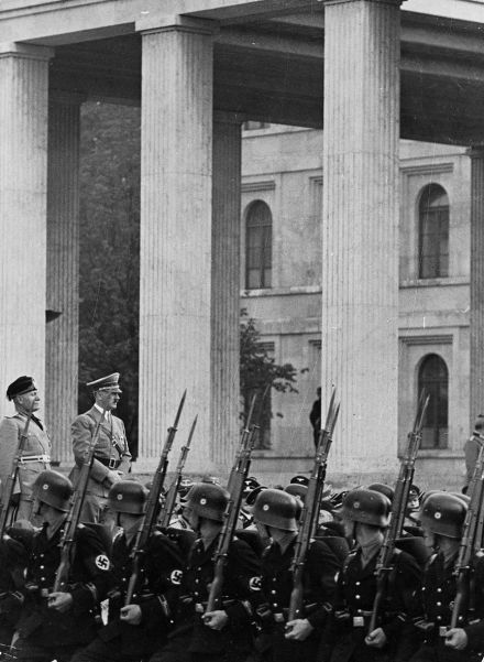 Hitler shows off his bodyguard to the Duce. Mussolini was visibly impressed by Germany’s military strength.
